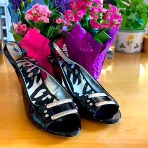 Georgeous shiny black heels!